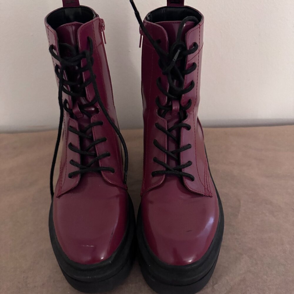 Guess Burgundy Combat Platform Boots – Lace Up – Women’s Size 9.5 – Chunk